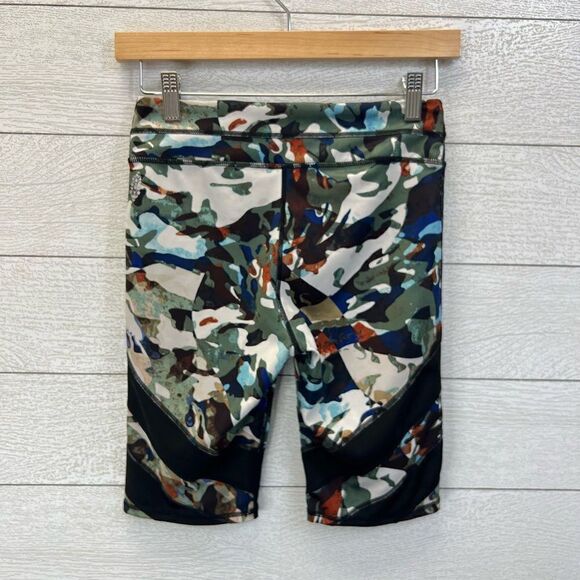 Free People Movement Daybreak Green Camo Reversible Bike Shorts Size XS - Picture 5 of 9